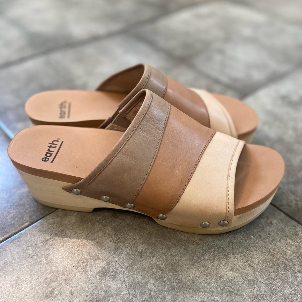 Anthropologie Earth Pine Tiga Low Wedge Slides—-8/8.5, 70s vibe